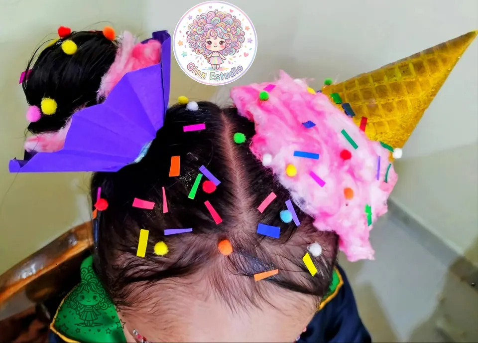 Peinado loco con forma de cono de helado con chispas de colores
